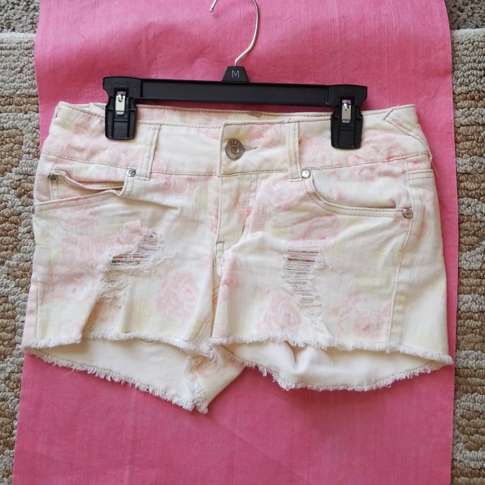 Celebrity Pink denim Shorts - Picture 4 of 5